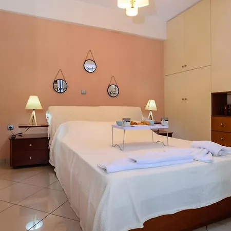 Penthouse In Quiet Neighborhood Near Sandy *