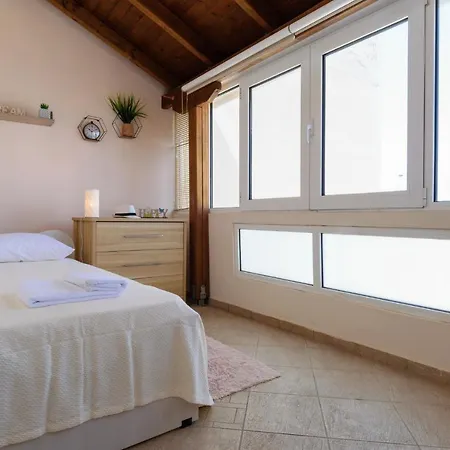 Apartment Penthouse In Quiet Neighborhood Near Sandy Chania (Crete)