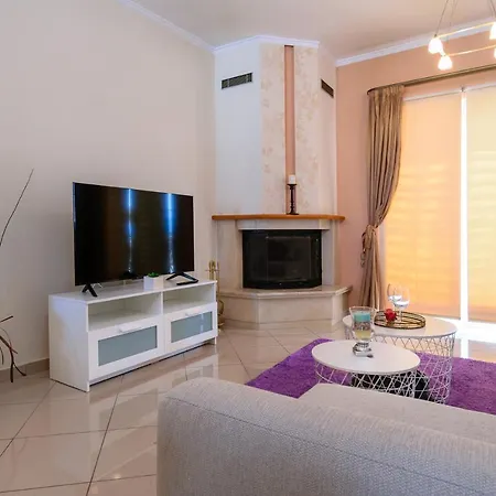 Apartment Penthouse In Quiet Neighborhood Near Sandy *
