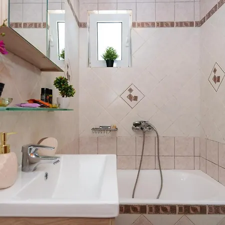 Penthouse In Quiet Neighborhood Near Sandy * Chania (Crete)