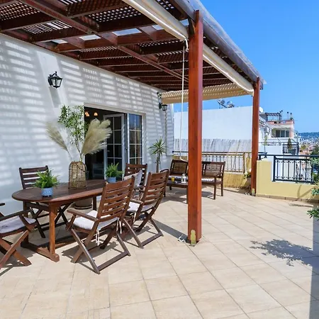 Penthouse In Quiet Neighborhood Near Sandy Apartment *