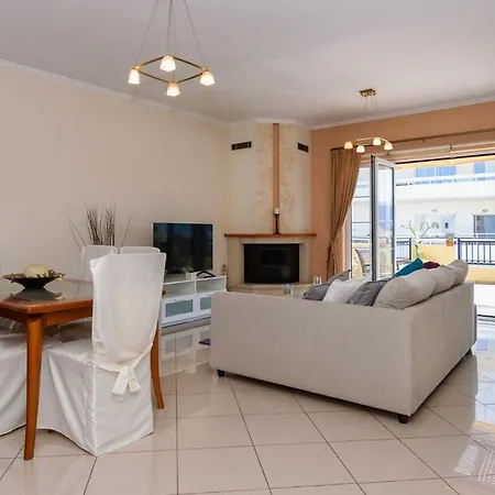 Penthouse In Quiet Neighborhood Near Sandy La Canea