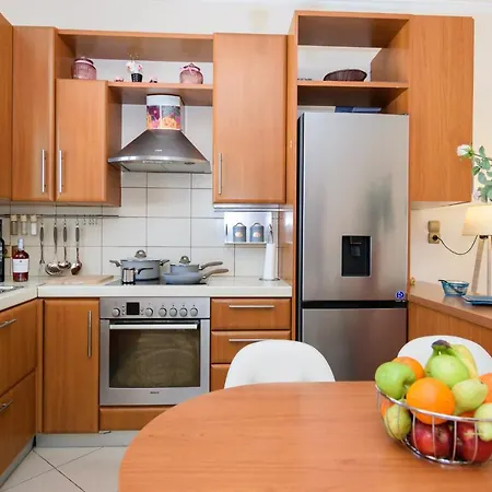 Penthouse In Quiet Neighborhood Near Sandy Apartment *