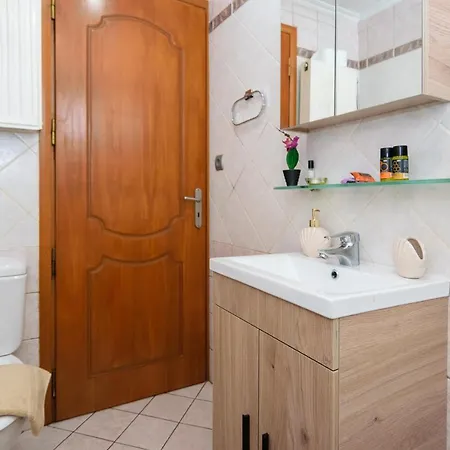 Apartment Penthouse In Quiet Neighborhood Near Sandy *