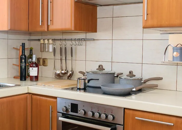 Penthouse In Quiet Neighborhood Near Sandy La Canea