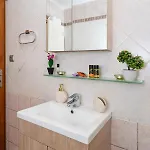 Penthouse In Quiet Neighborhood Near Sandy Apartamento